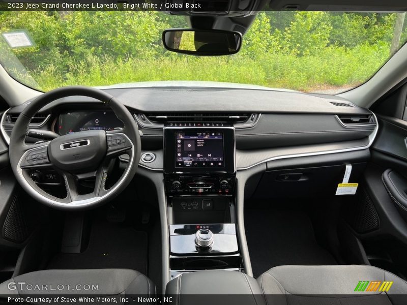 Dashboard of 2023 Grand Cherokee L Laredo