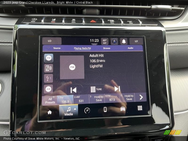 Bright White / Global Black 2023 Jeep Grand Cherokee L Laredo