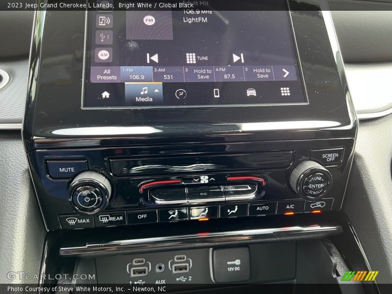 Bright White / Global Black 2023 Jeep Grand Cherokee L Laredo