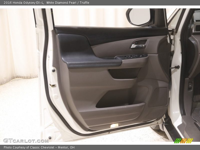 White Diamond Pearl / Truffle 2016 Honda Odyssey EX-L