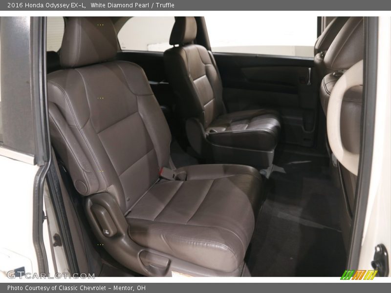 White Diamond Pearl / Truffle 2016 Honda Odyssey EX-L