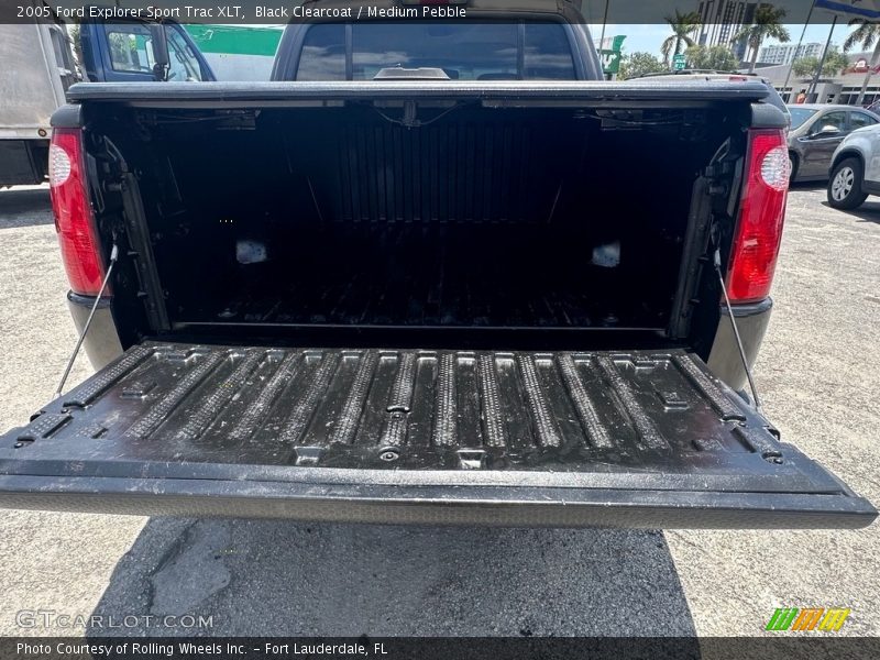 Black Clearcoat / Medium Pebble 2005 Ford Explorer Sport Trac XLT