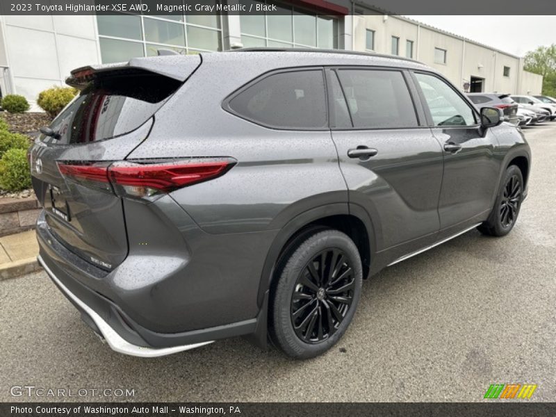 Magnetic Gray Metallic / Black 2023 Toyota Highlander XSE AWD