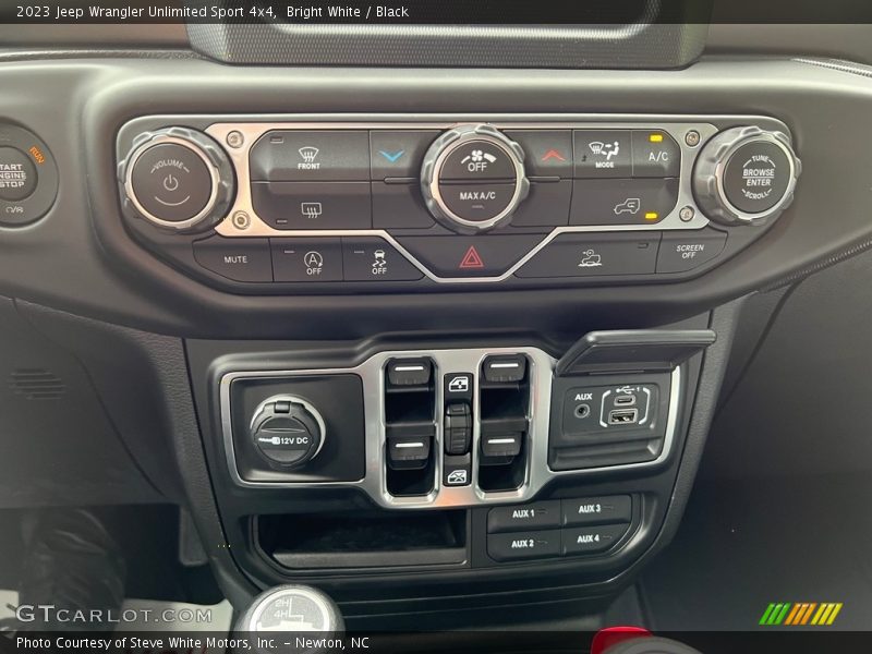 Controls of 2023 Wrangler Unlimited Sport 4x4