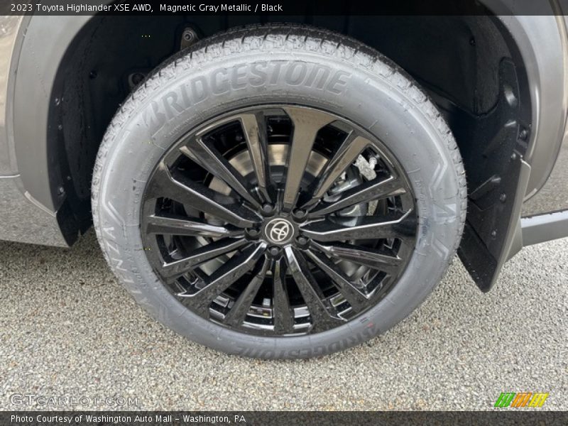 Magnetic Gray Metallic / Black 2023 Toyota Highlander XSE AWD