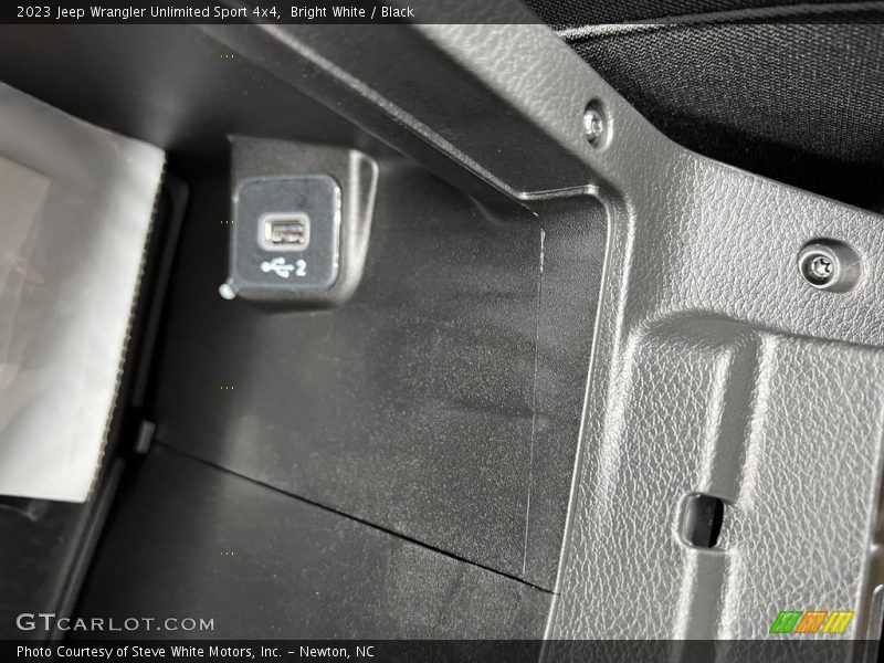 Bright White / Black 2023 Jeep Wrangler Unlimited Sport 4x4