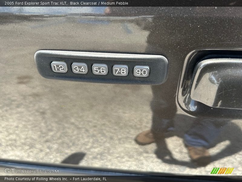 Black Clearcoat / Medium Pebble 2005 Ford Explorer Sport Trac XLT