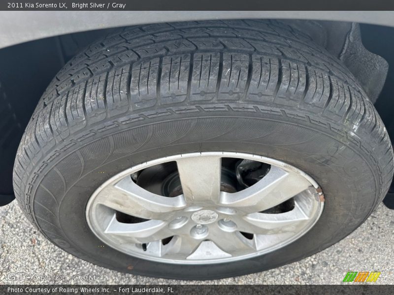 Bright Silver / Gray 2011 Kia Sorento LX