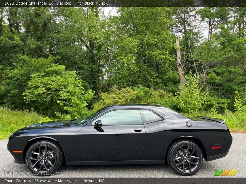  2023 Challenger SXT Blacktop Pitch Black
