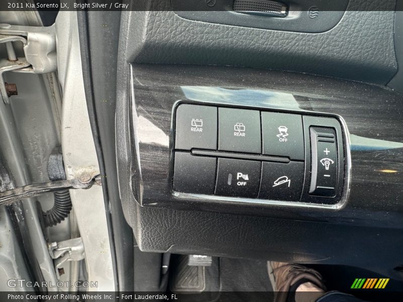 Bright Silver / Gray 2011 Kia Sorento LX