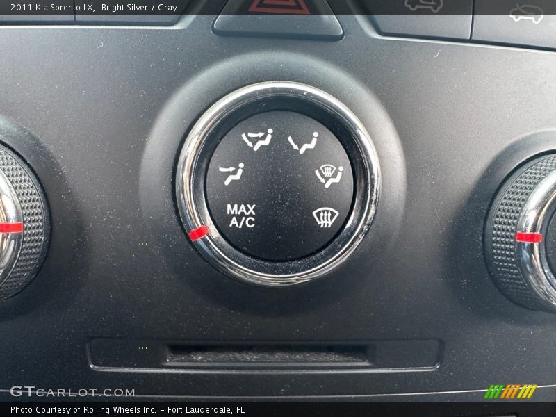 Bright Silver / Gray 2011 Kia Sorento LX