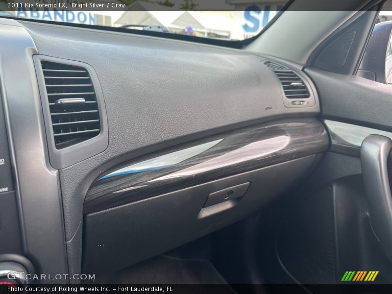 Bright Silver / Gray 2011 Kia Sorento LX