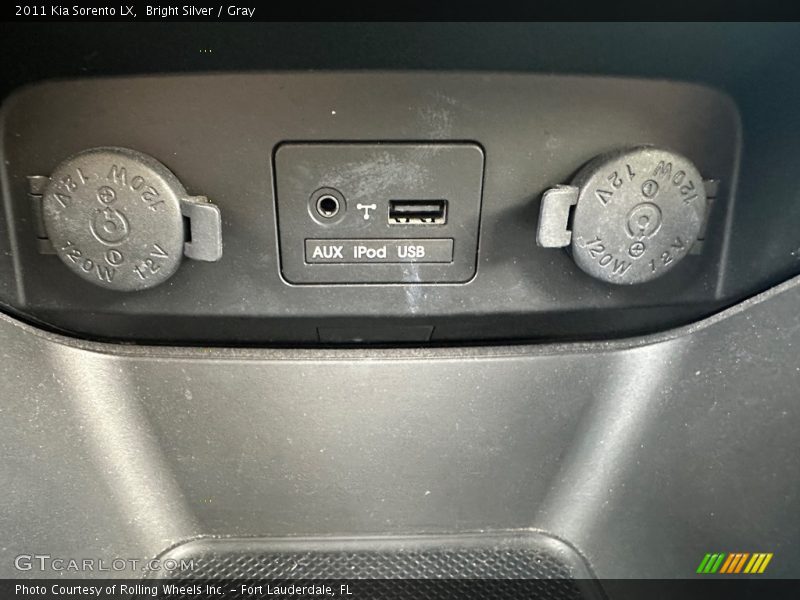 Bright Silver / Gray 2011 Kia Sorento LX