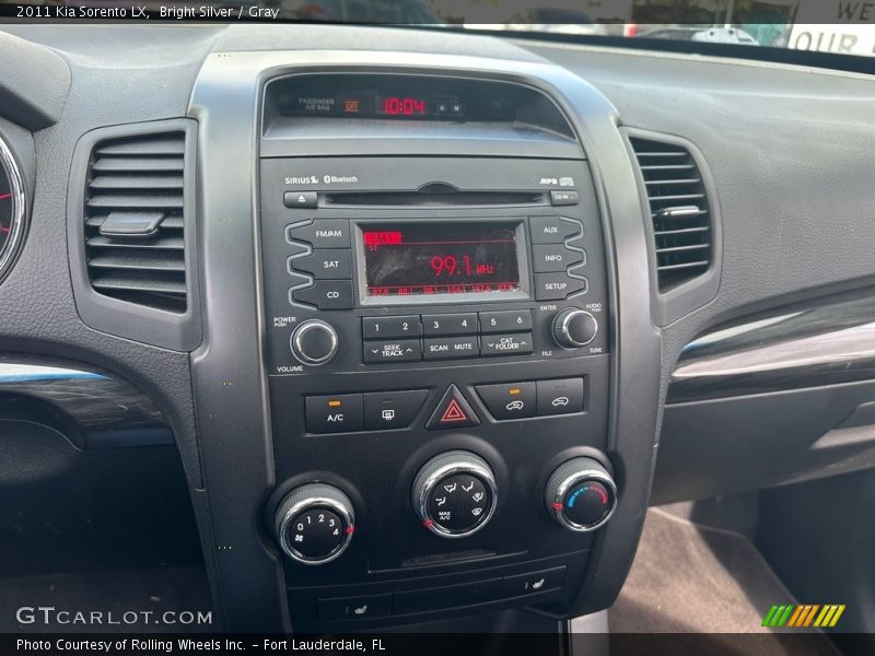Bright Silver / Gray 2011 Kia Sorento LX