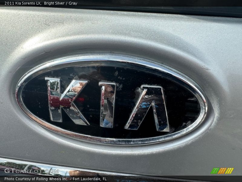 Bright Silver / Gray 2011 Kia Sorento LX