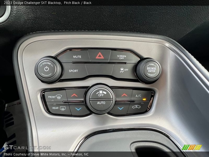 Controls of 2023 Challenger SXT Blacktop