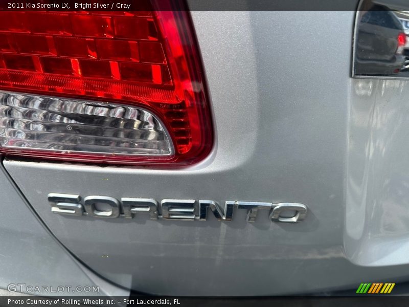 Bright Silver / Gray 2011 Kia Sorento LX