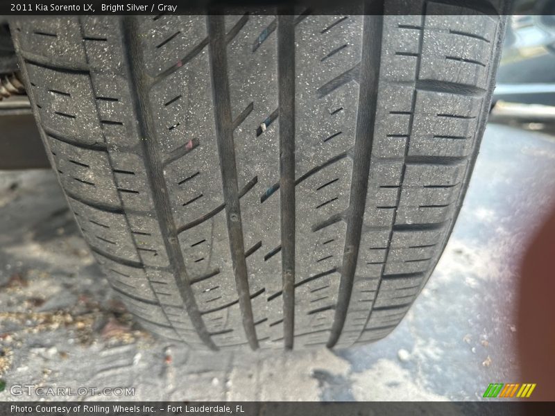 Bright Silver / Gray 2011 Kia Sorento LX