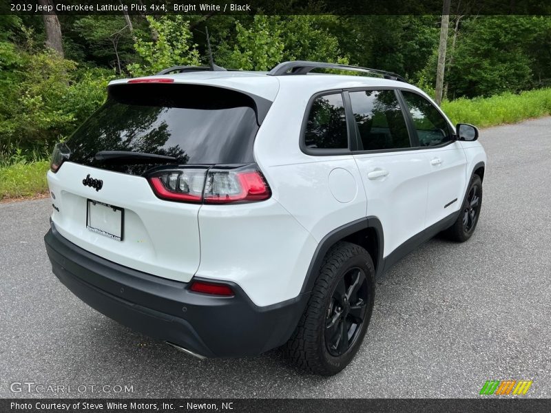Bright White / Black 2019 Jeep Cherokee Latitude Plus 4x4