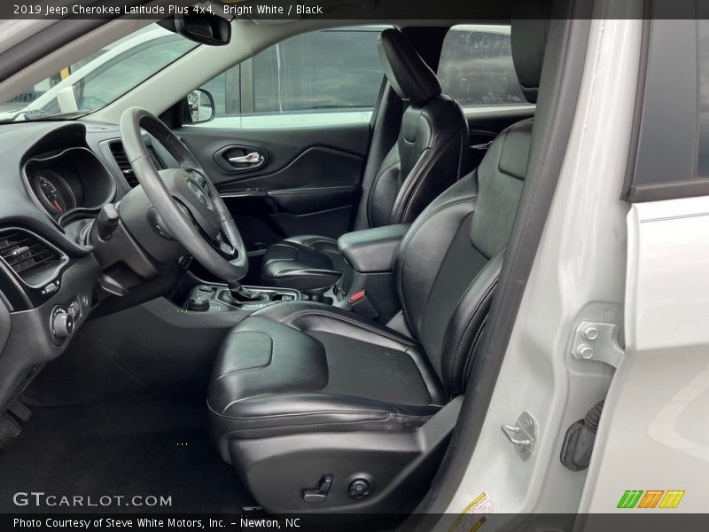  2019 Cherokee Latitude Plus 4x4 Black Interior