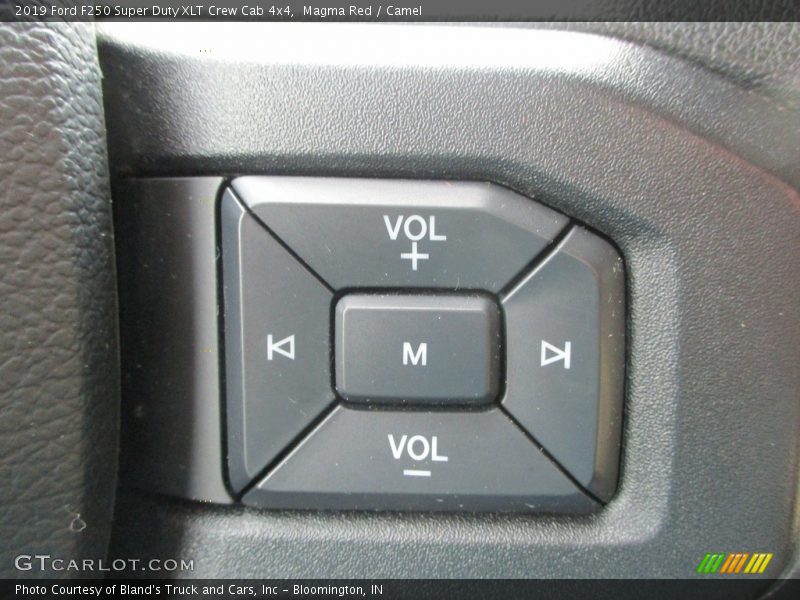  2019 F250 Super Duty XLT Crew Cab 4x4 Steering Wheel