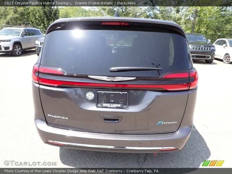 Granite Crystal Metallic / Black/Alloy 2023 Chrysler Pacifica Hybrid Touring L