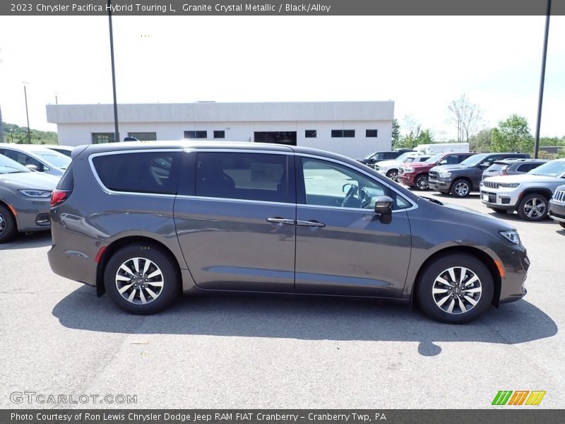 Granite Crystal Metallic / Black/Alloy 2023 Chrysler Pacifica Hybrid Touring L