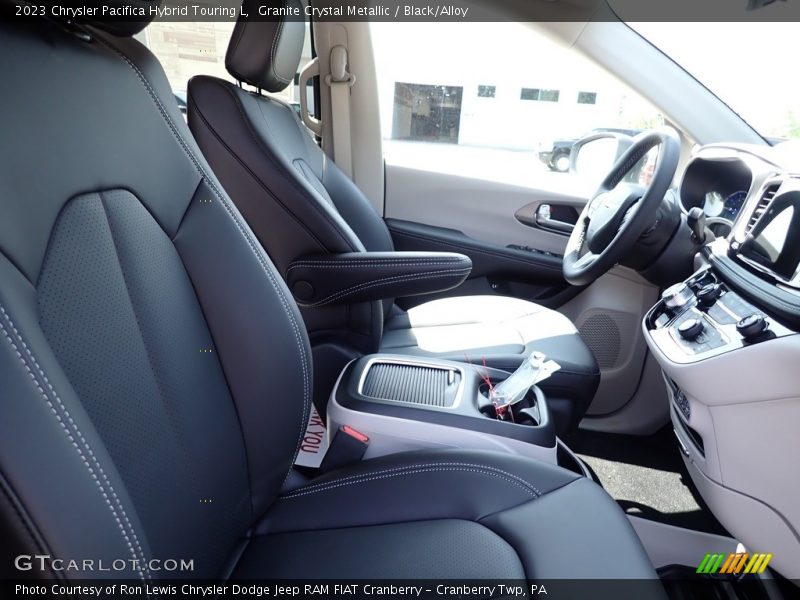 Granite Crystal Metallic / Black/Alloy 2023 Chrysler Pacifica Hybrid Touring L
