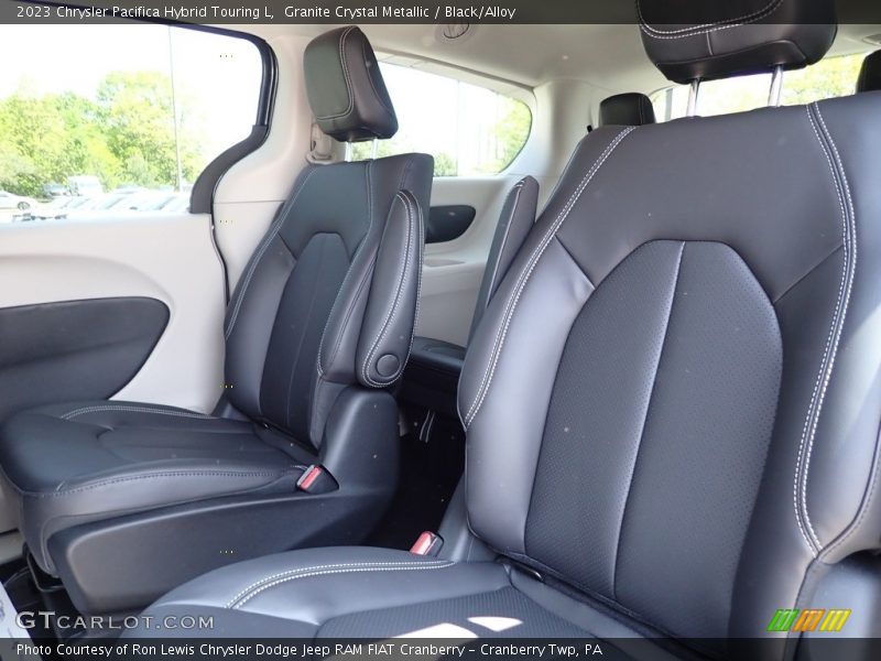 Granite Crystal Metallic / Black/Alloy 2023 Chrysler Pacifica Hybrid Touring L