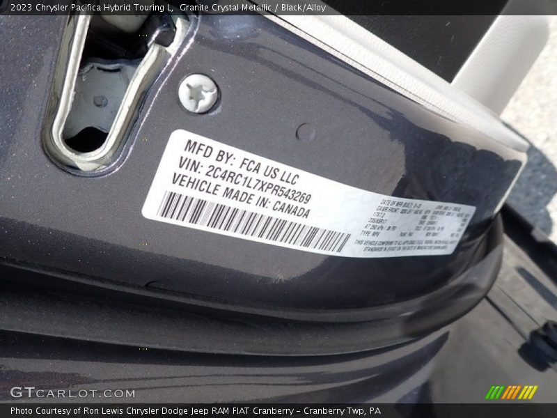 Granite Crystal Metallic / Black/Alloy 2023 Chrysler Pacifica Hybrid Touring L