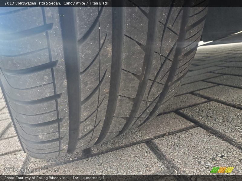 Candy White / Titan Black 2013 Volkswagen Jetta S Sedan
