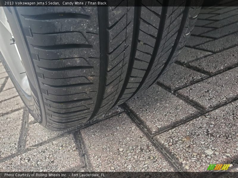 Candy White / Titan Black 2013 Volkswagen Jetta S Sedan