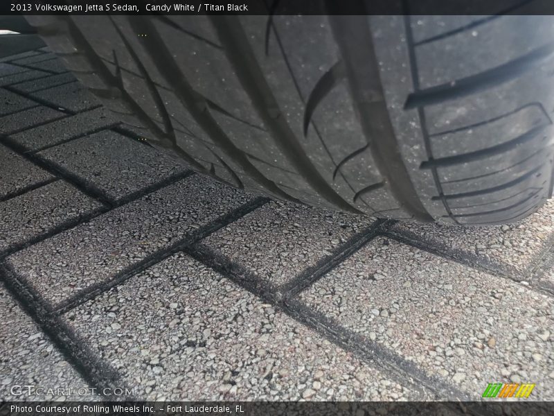 Candy White / Titan Black 2013 Volkswagen Jetta S Sedan
