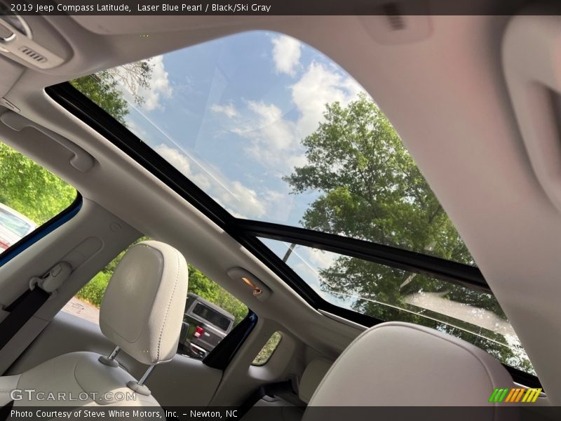 Sunroof of 2019 Compass Latitude