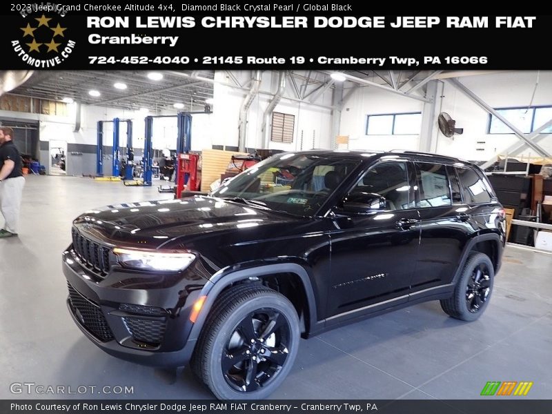 Diamond Black Crystal Pearl / Global Black 2023 Jeep Grand Cherokee Altitude 4x4