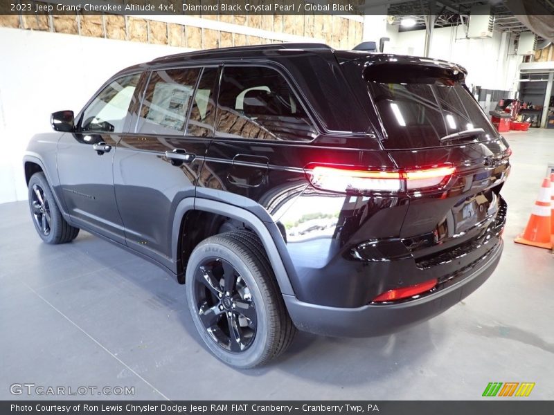 Diamond Black Crystal Pearl / Global Black 2023 Jeep Grand Cherokee Altitude 4x4