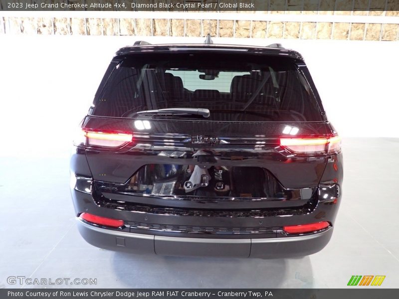 Diamond Black Crystal Pearl / Global Black 2023 Jeep Grand Cherokee Altitude 4x4
