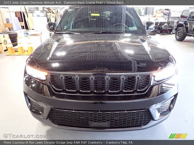 Diamond Black Crystal Pearl / Global Black 2023 Jeep Grand Cherokee Altitude 4x4