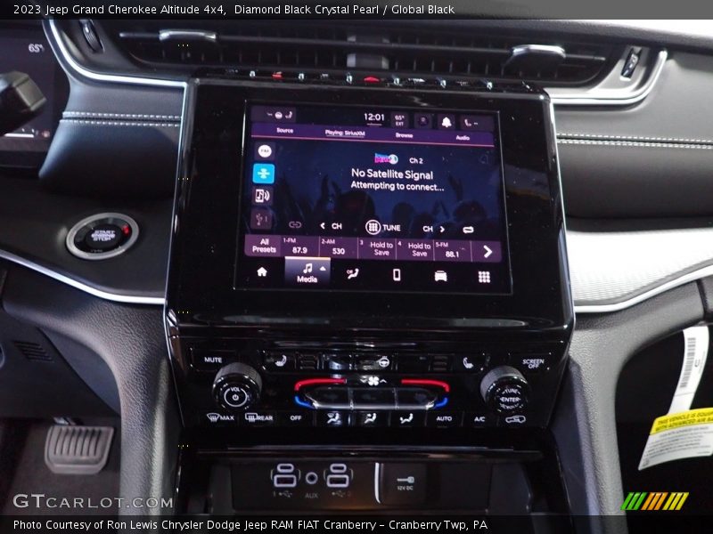Diamond Black Crystal Pearl / Global Black 2023 Jeep Grand Cherokee Altitude 4x4