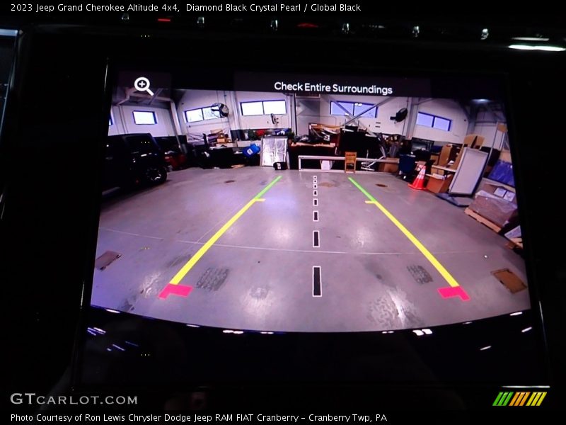 Diamond Black Crystal Pearl / Global Black 2023 Jeep Grand Cherokee Altitude 4x4