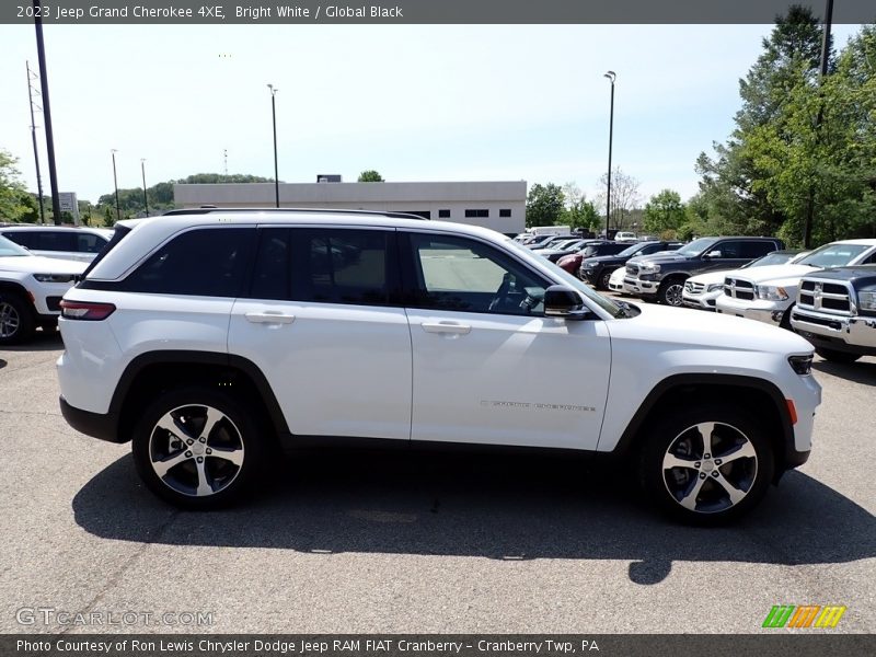 Bright White / Global Black 2023 Jeep Grand Cherokee 4XE