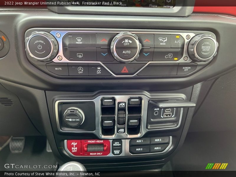 Controls of 2022 Wrangler Unlimited Rubicon 4x4
