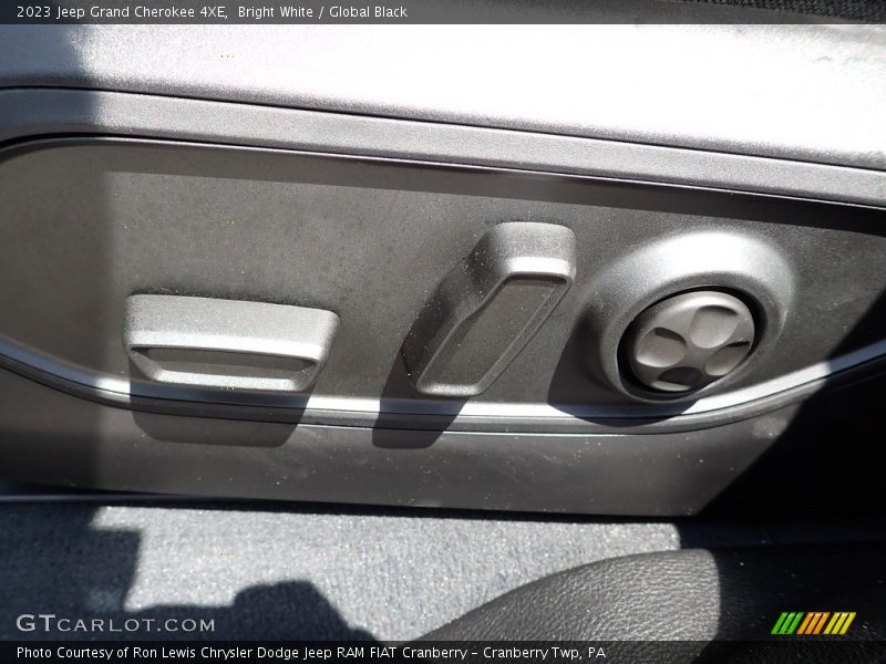 Bright White / Global Black 2023 Jeep Grand Cherokee 4XE