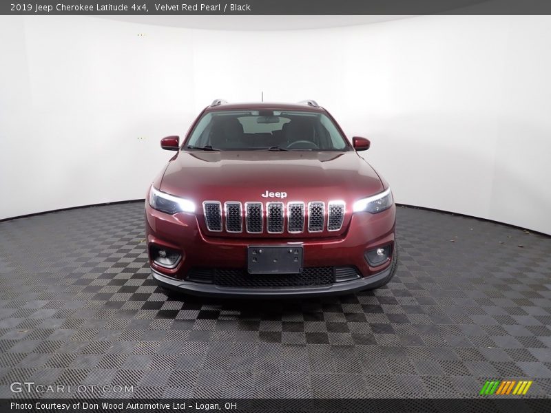 Velvet Red Pearl / Black 2019 Jeep Cherokee Latitude 4x4