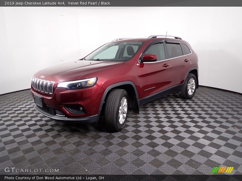 Velvet Red Pearl / Black 2019 Jeep Cherokee Latitude 4x4