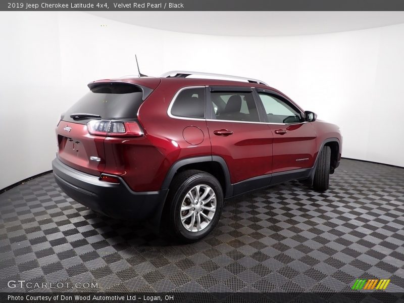 Velvet Red Pearl / Black 2019 Jeep Cherokee Latitude 4x4