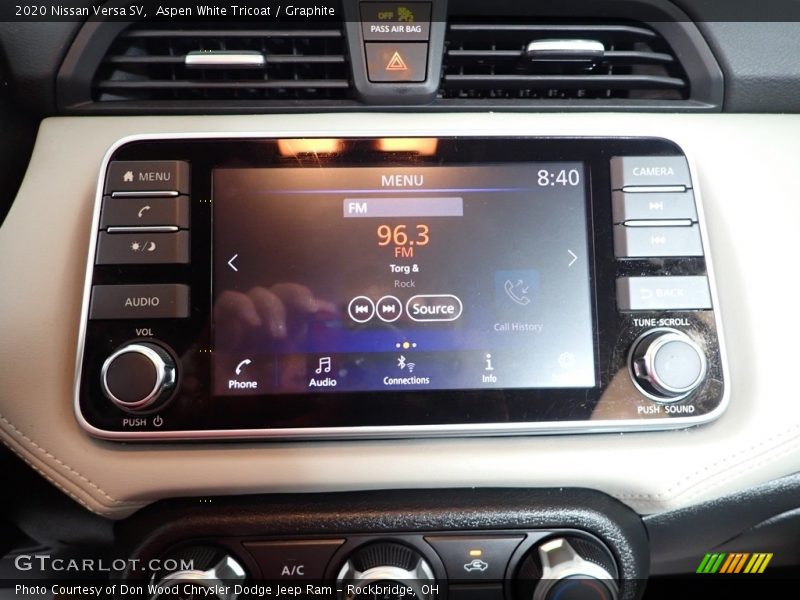 Aspen White Tricoat / Graphite 2020 Nissan Versa SV