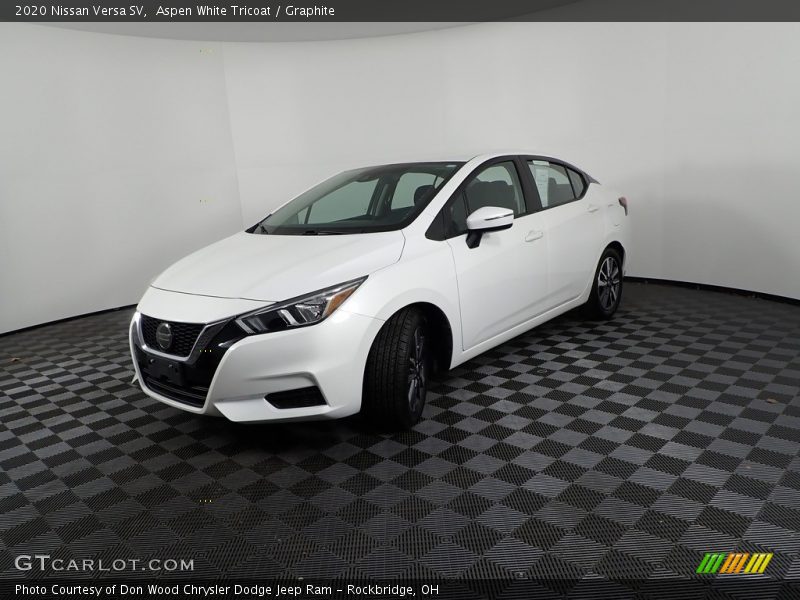 Aspen White Tricoat / Graphite 2020 Nissan Versa SV