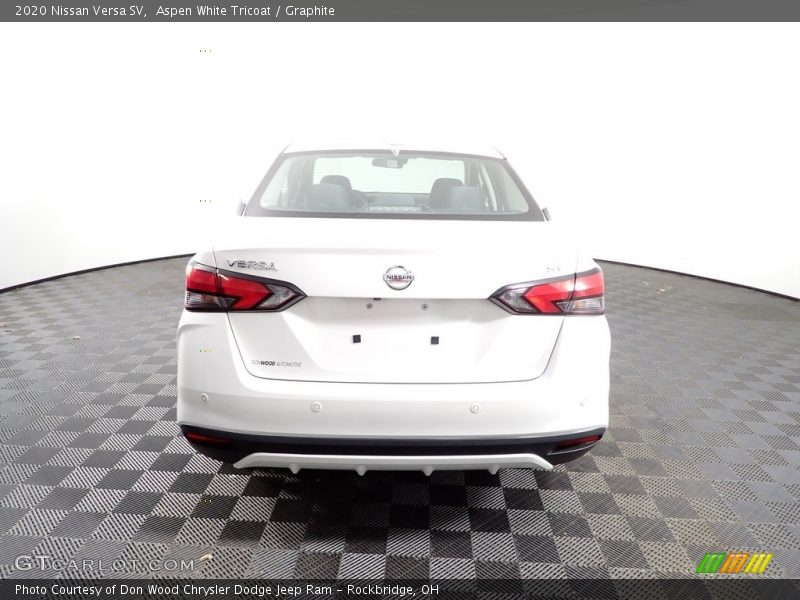 Aspen White Tricoat / Graphite 2020 Nissan Versa SV