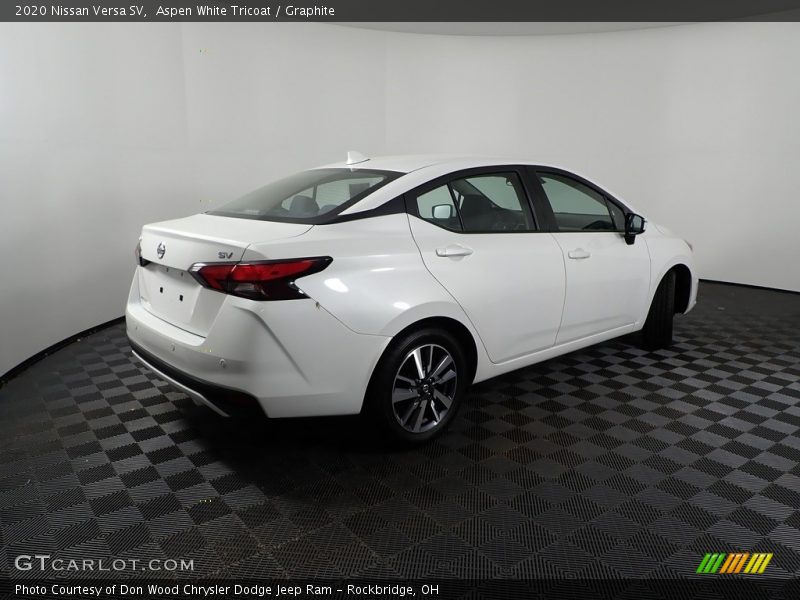 Aspen White Tricoat / Graphite 2020 Nissan Versa SV